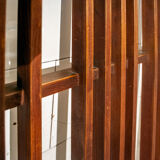 Portemanteau en noyer avec des détails en métal Production italienne des années 1950