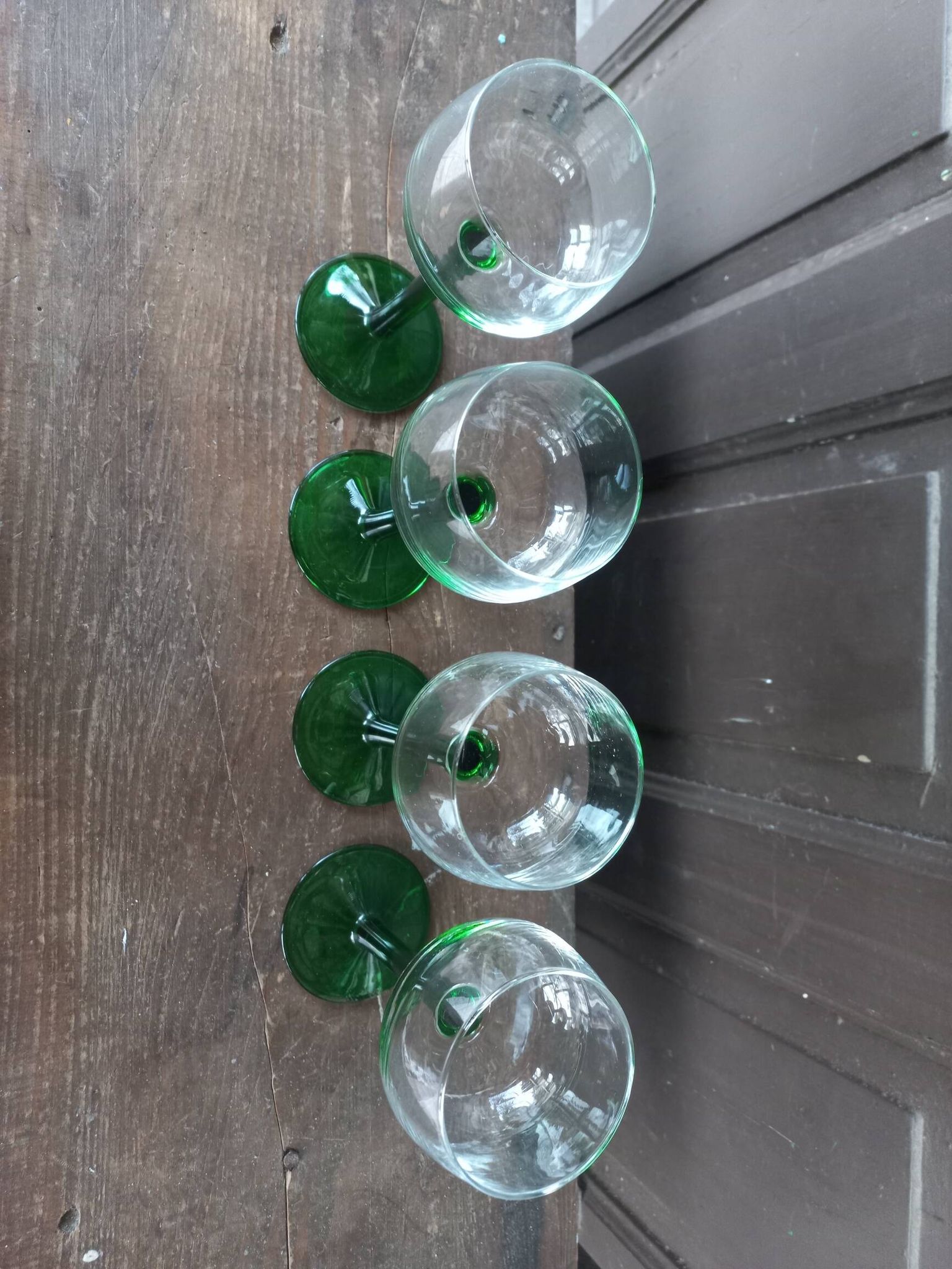 Verres à vin d'Alsace pied vert vintage