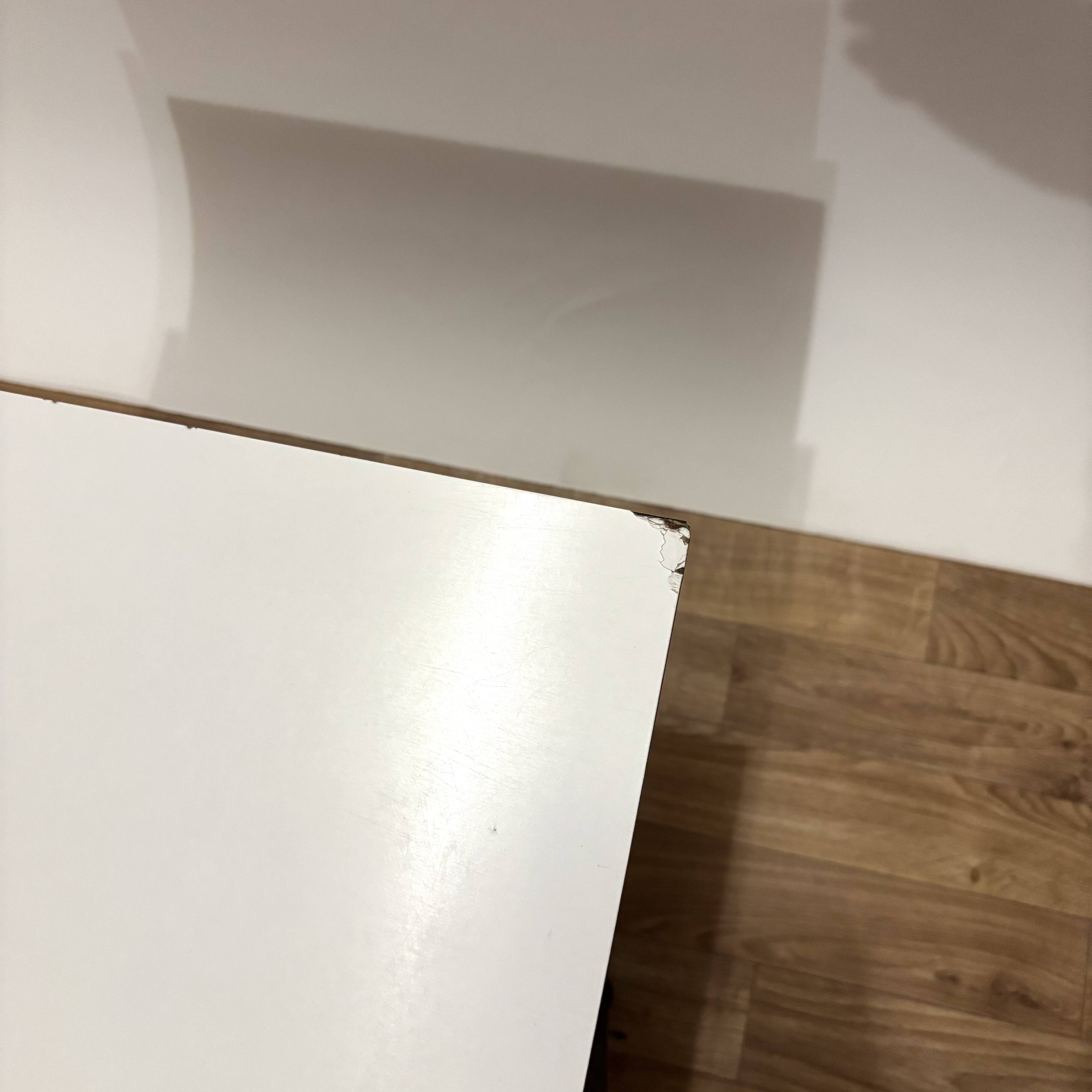 Table basse moderniste