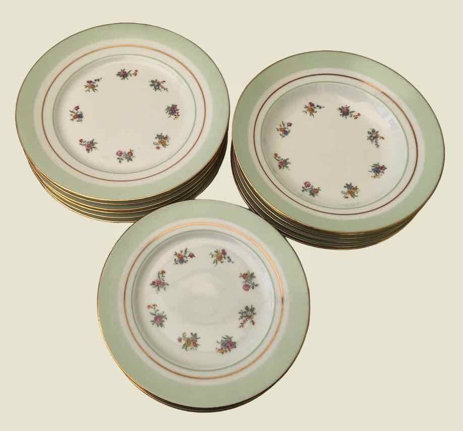 Service of 18 porcelain plates for 6 people