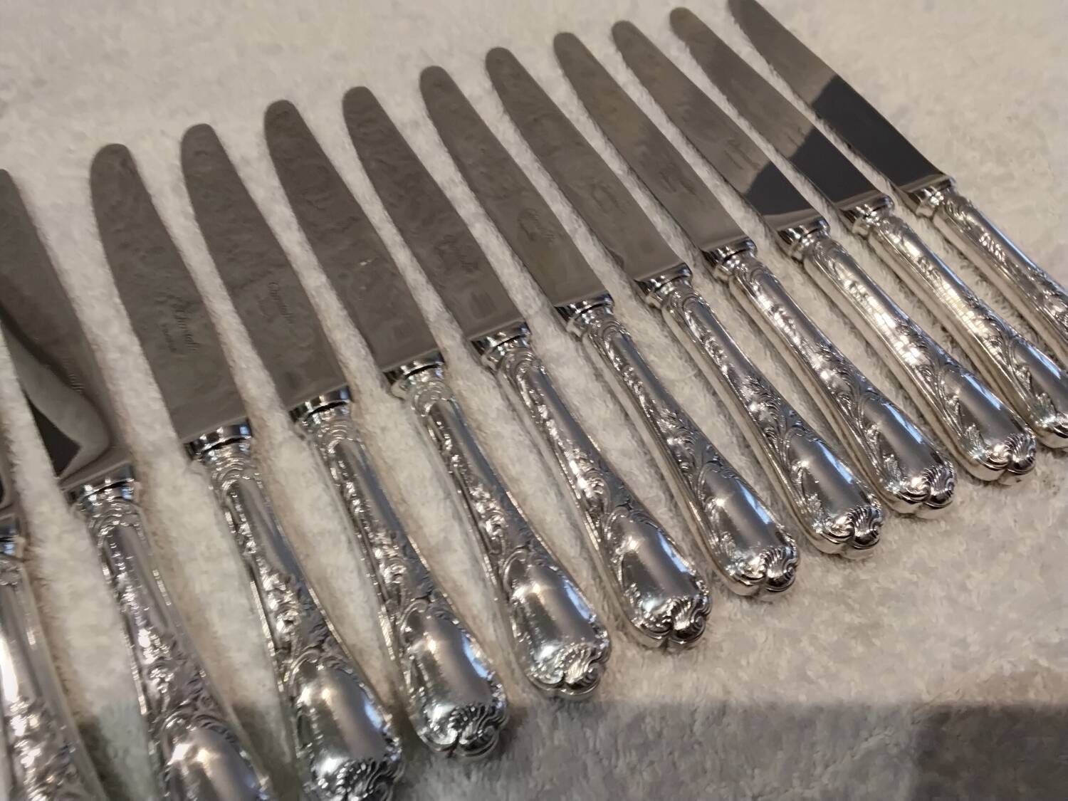 12 Christofle Marly silver plated dessert knives, 19.7cm
