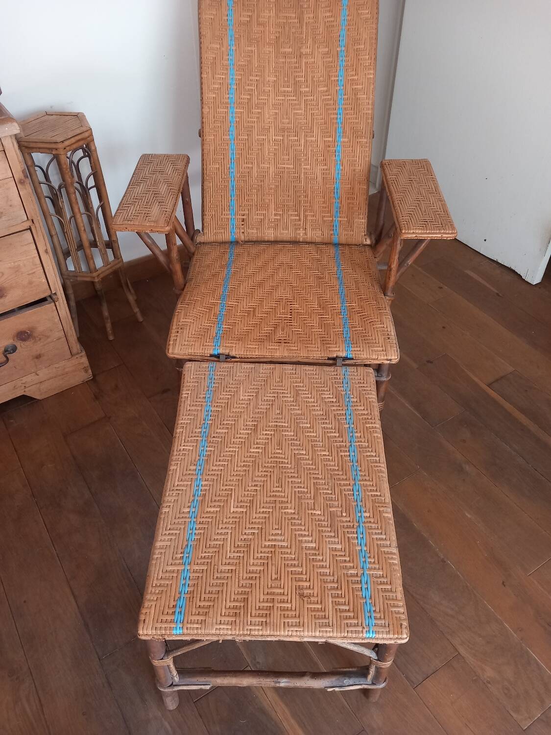 Rattan lounge chair