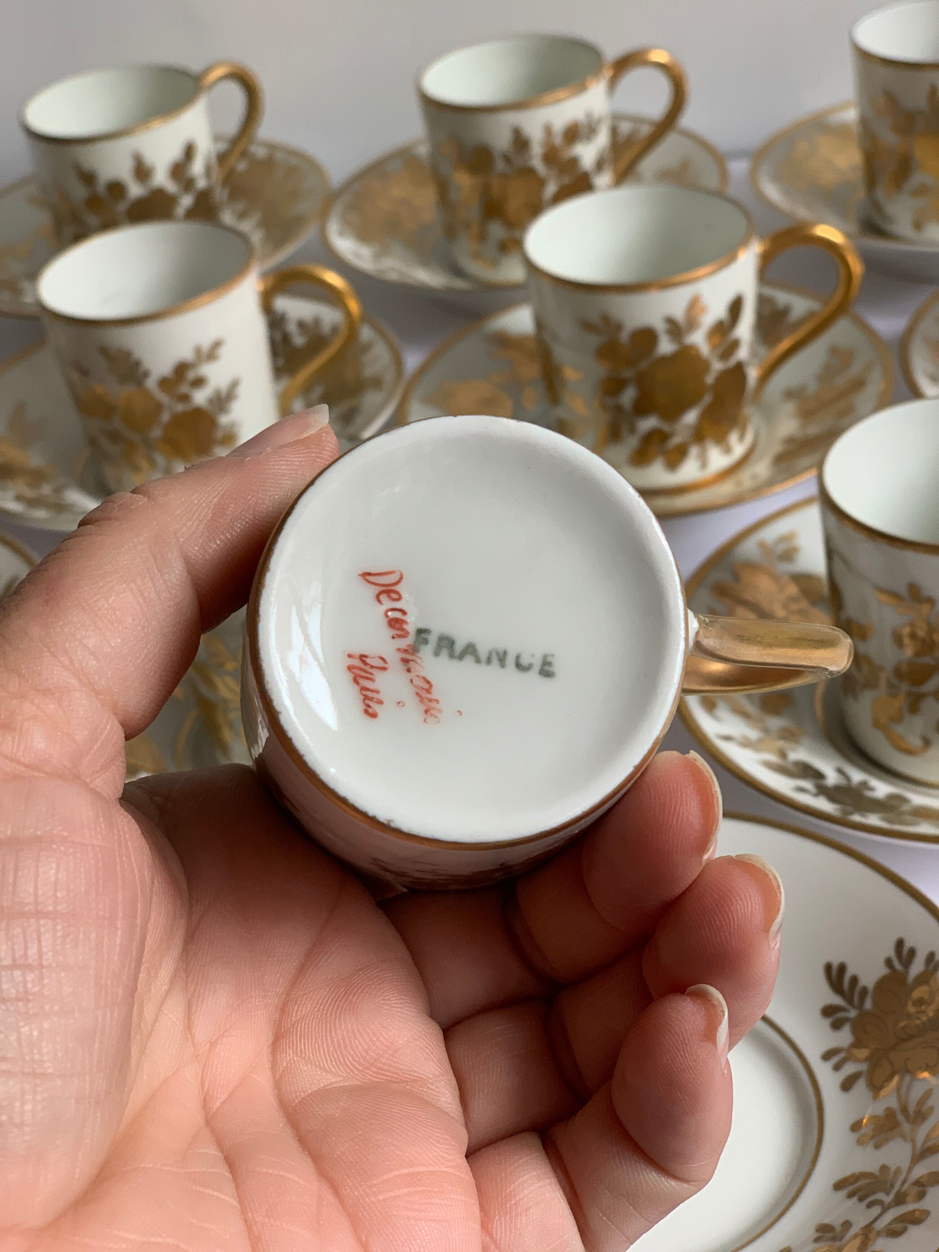 Coffee cup service in porcelain