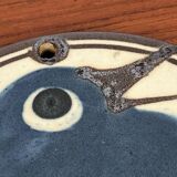Mid-century Danish studio wall plate in pottery with bird design by Erling & Karin Heerwagen, 1976.