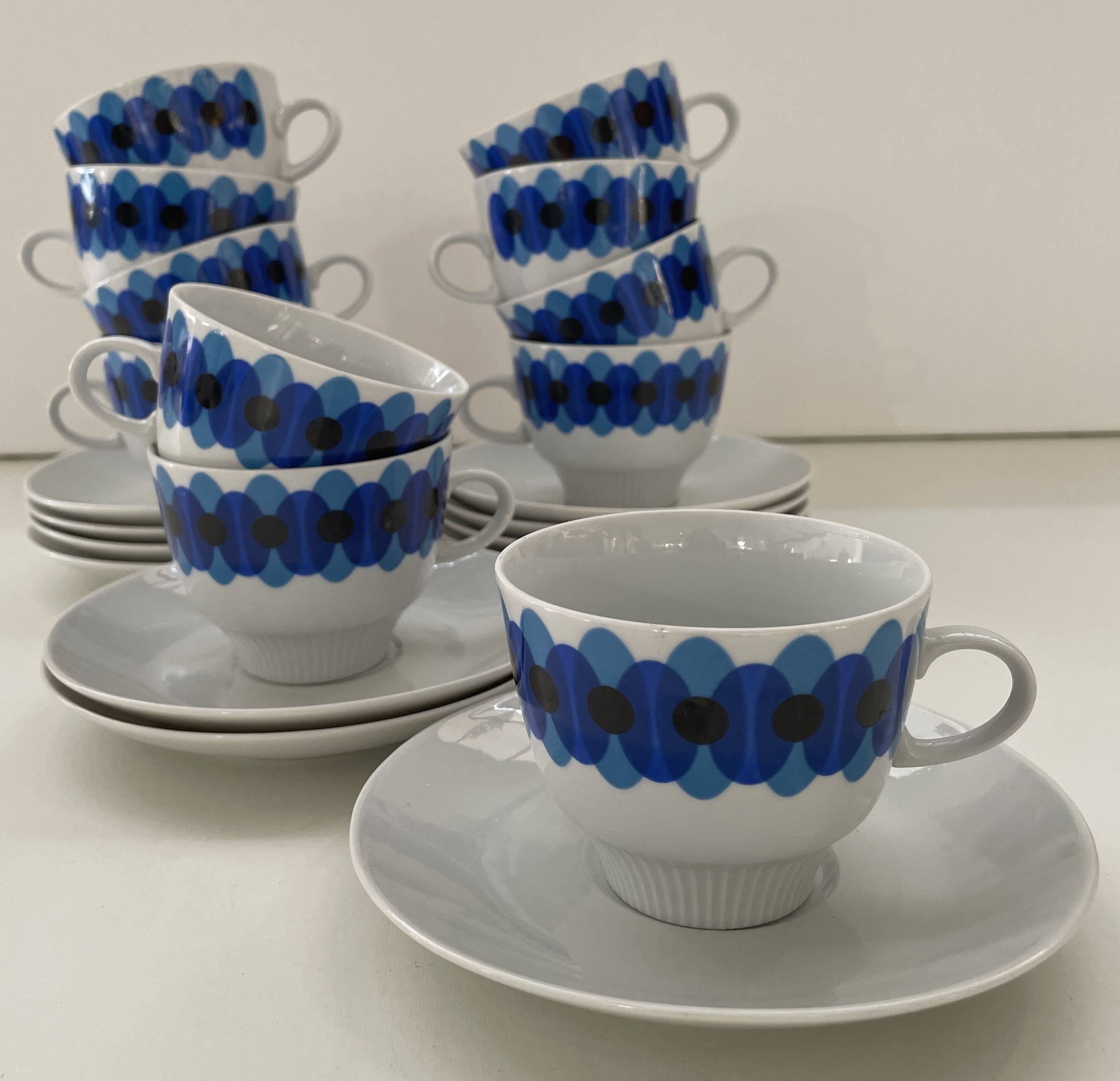 Service of 11 Coffee Cups and Saucers - 70s Design - White and Blue Porcelain