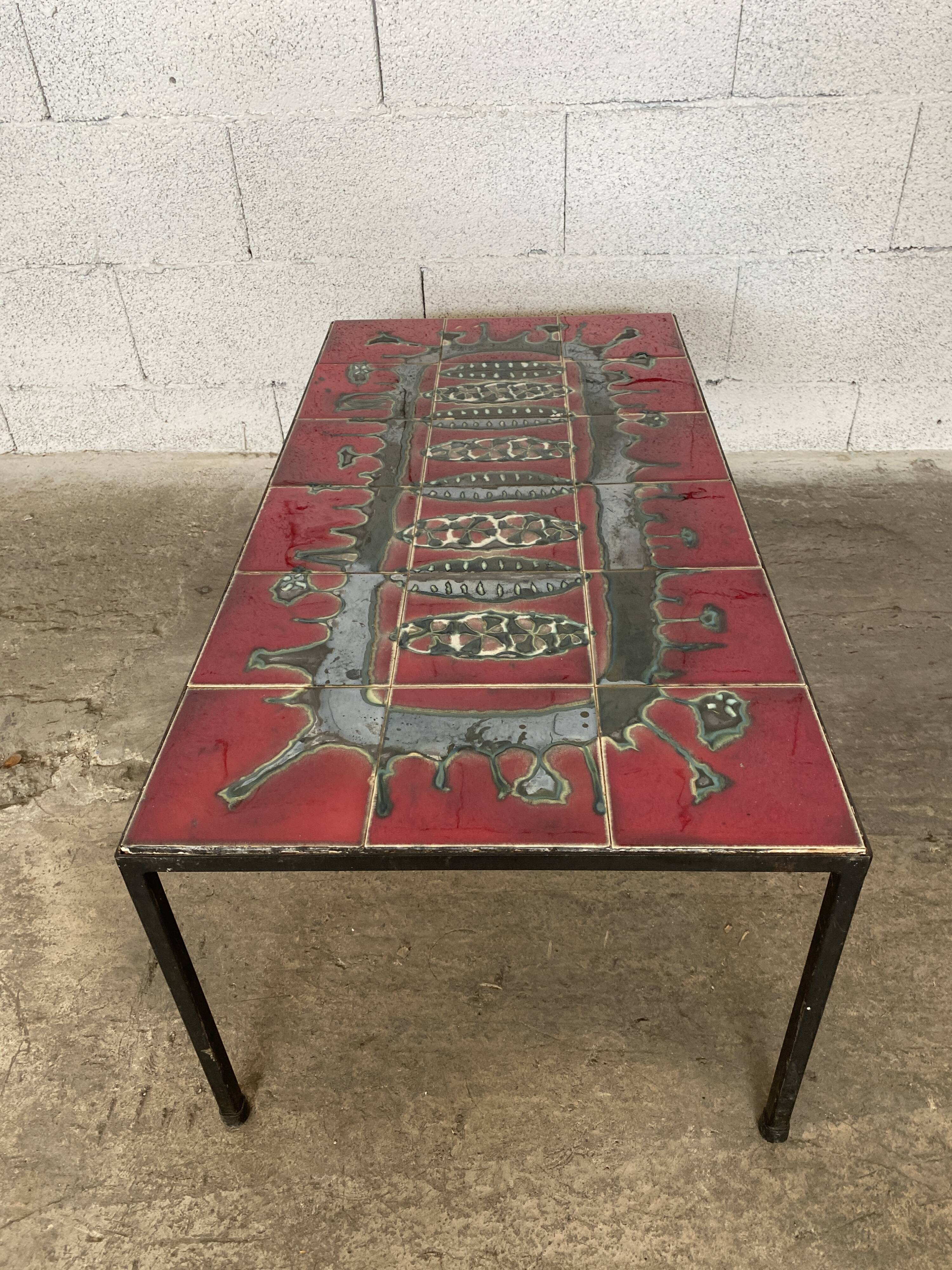 Table basse en ceramique et métal 1960 dans le goût de Roger Capron