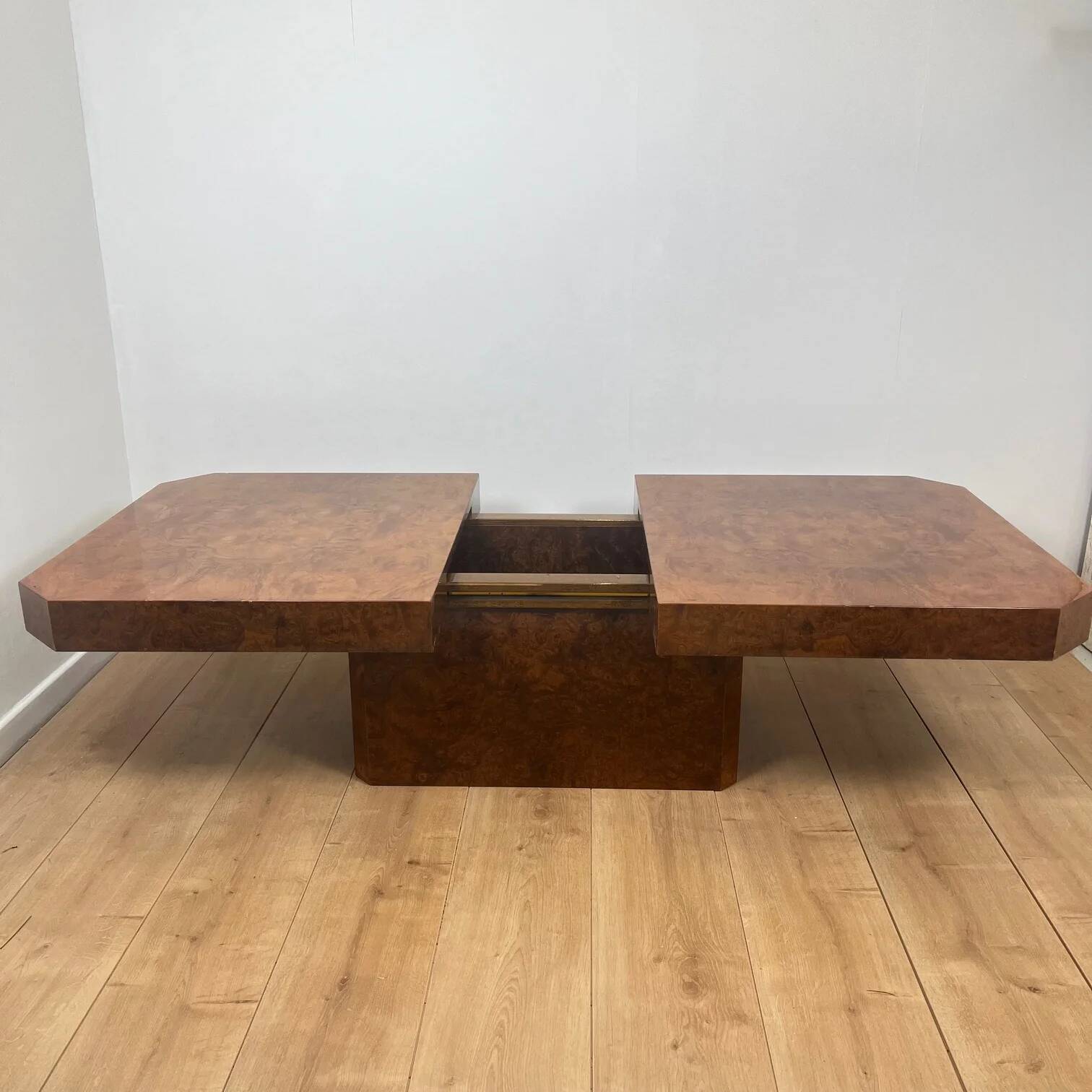 Art Deco coffee table in burl wood – 1930s/1940s