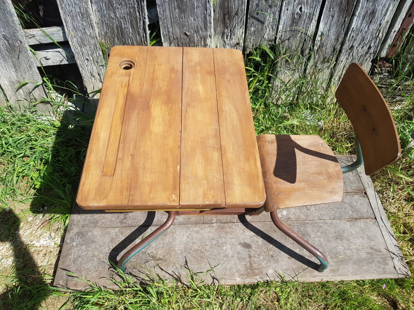 Former office children's scalable desk