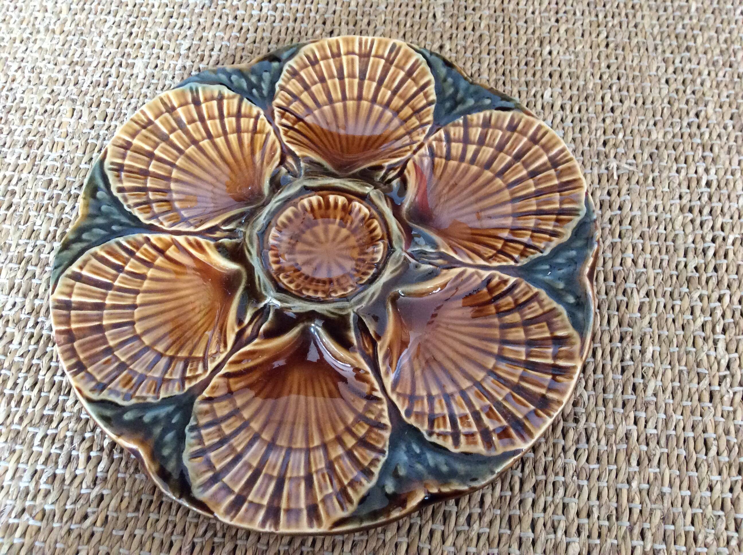 Oyster barbotine plate