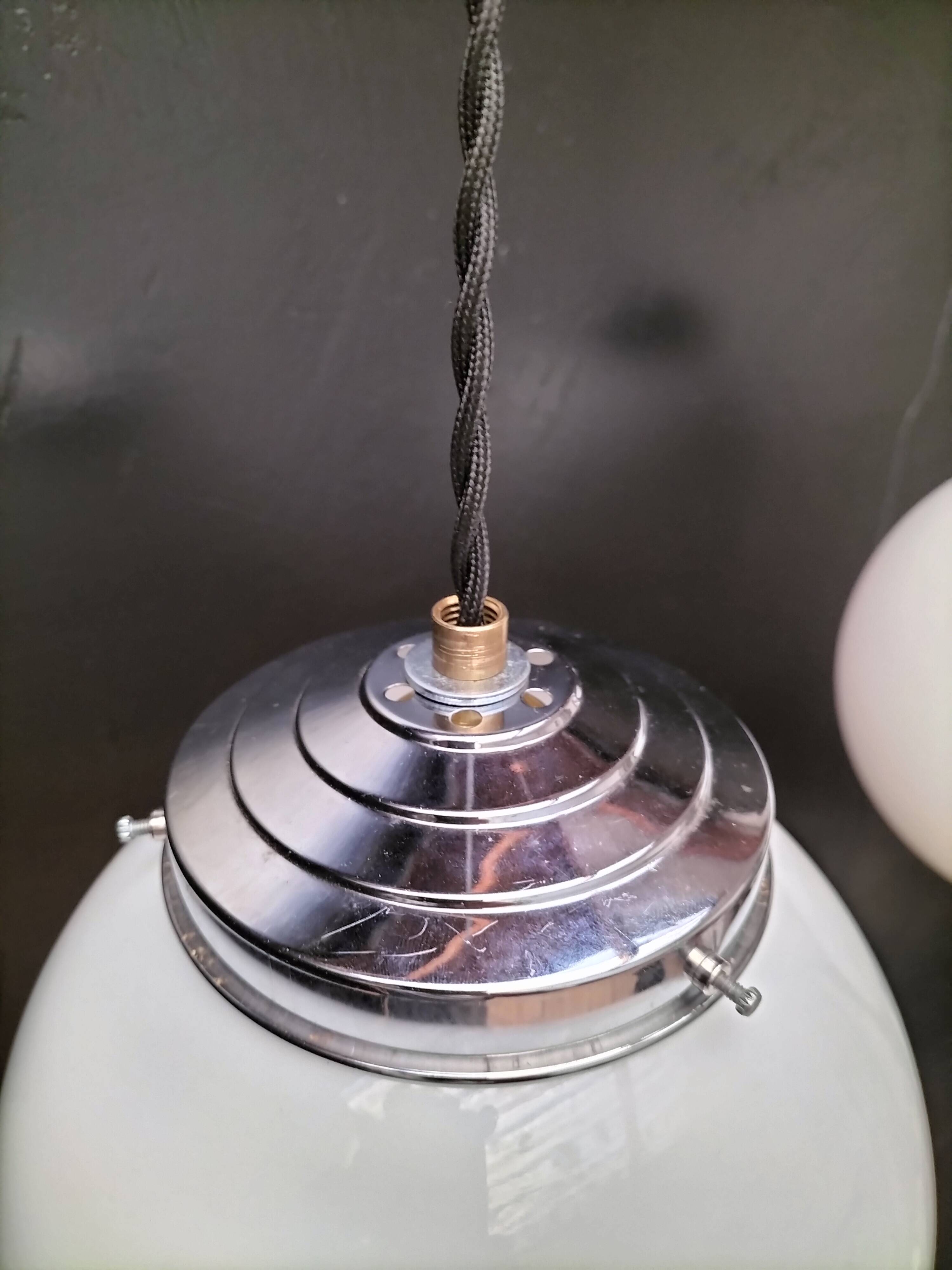 Opaline ball suspensions