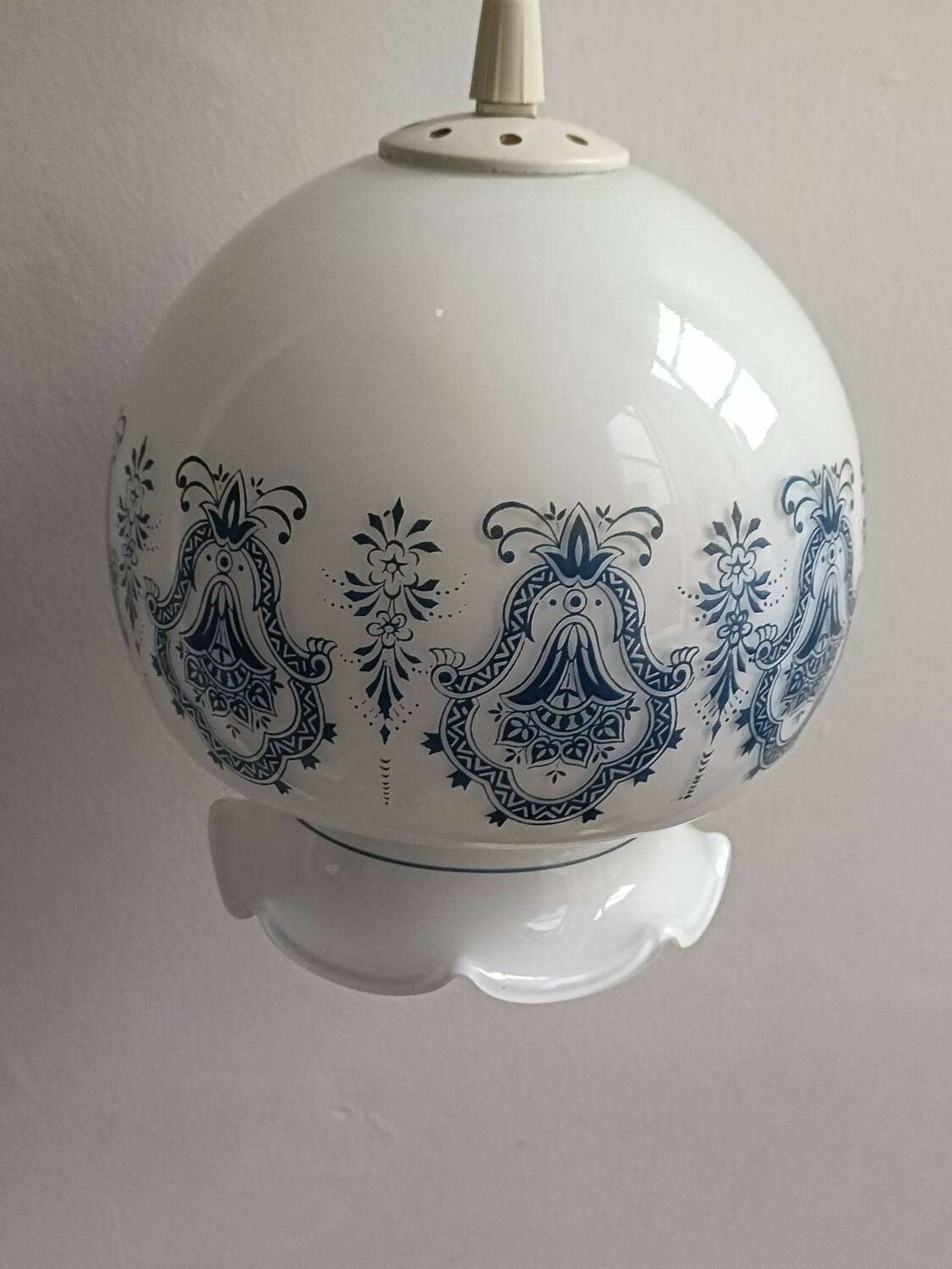 Suspension, boule de bain en opaline