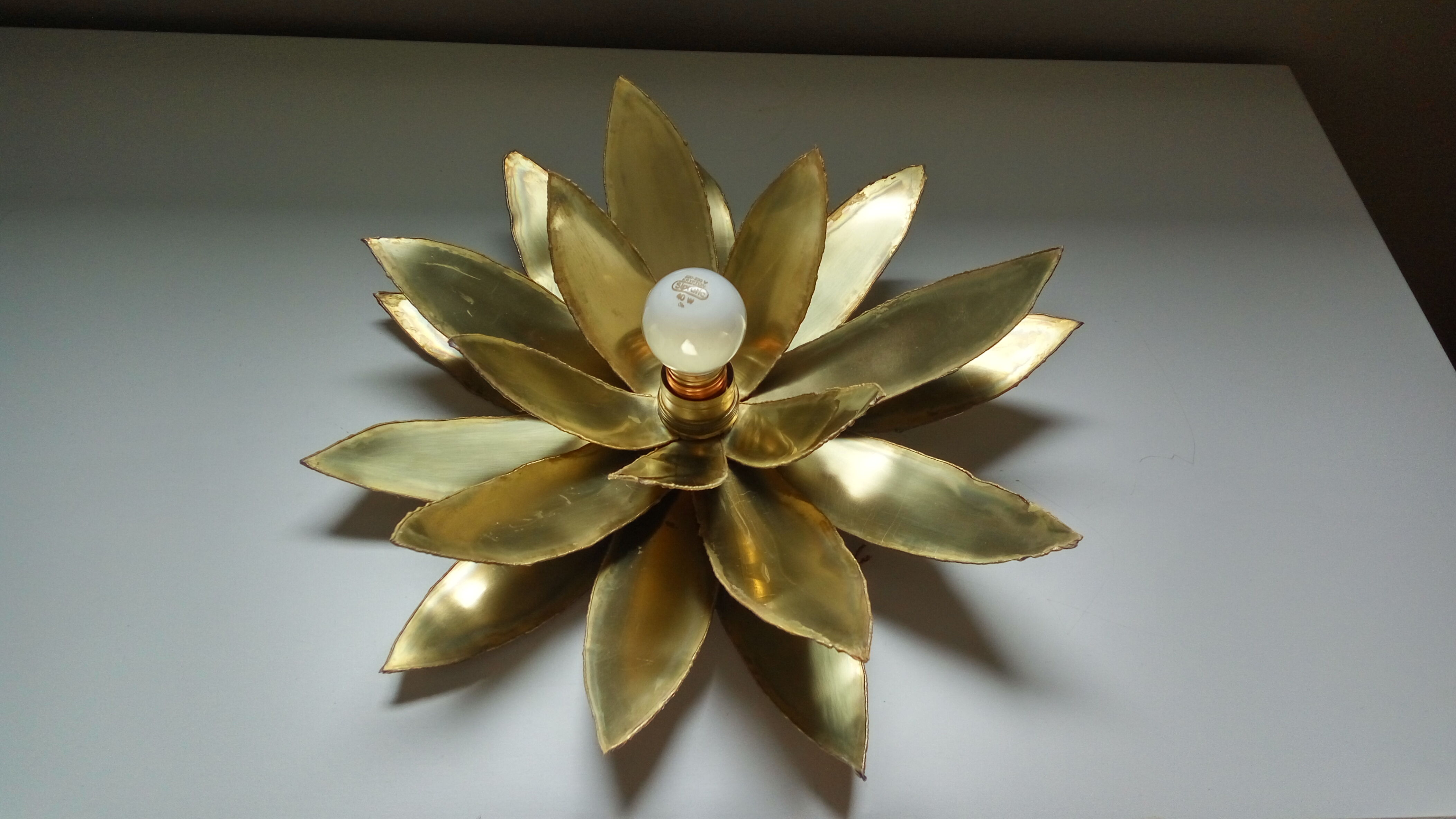 Vintage lotus flower wall lamp