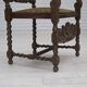 Fauteuil danois à haut dossier des années 1930, en maille, velours et bois de chêne sculpté.