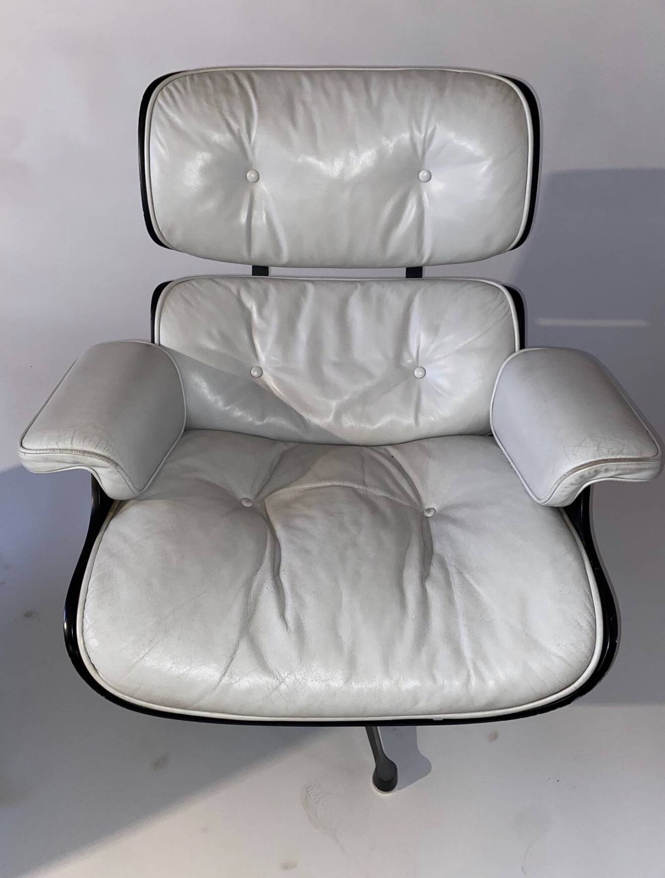 Charles et Ray EAMES – Édition MOBILIER International : Fauteuil Lounge et