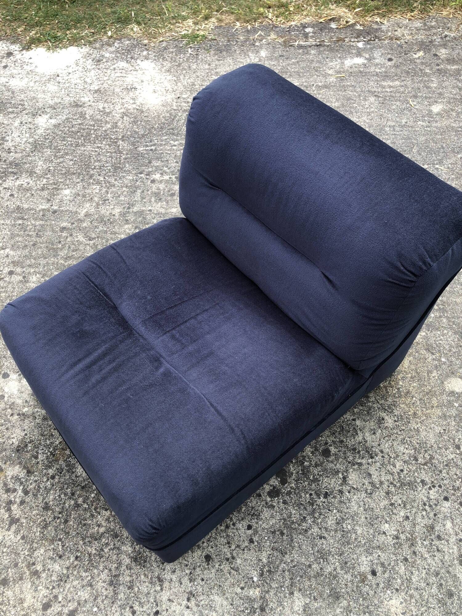 Driver / armchair and ottoman, in midnight blue velvet, 1970/1980