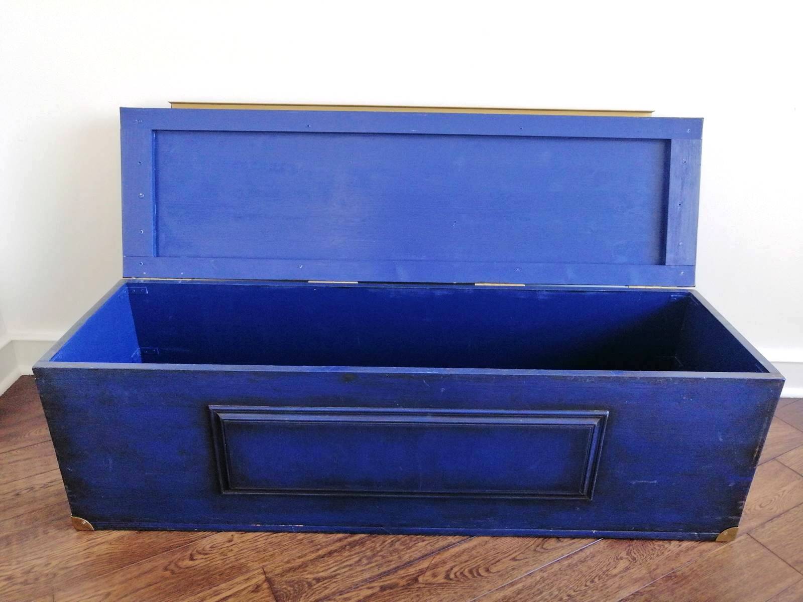 Coffre malle - banc en bois massif bleu Majorelle & laiton doré