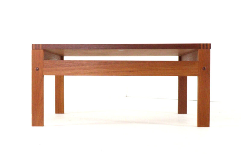 Table basse par Ole Gjerløv-Knudsen et Torben Lind pour France & Son