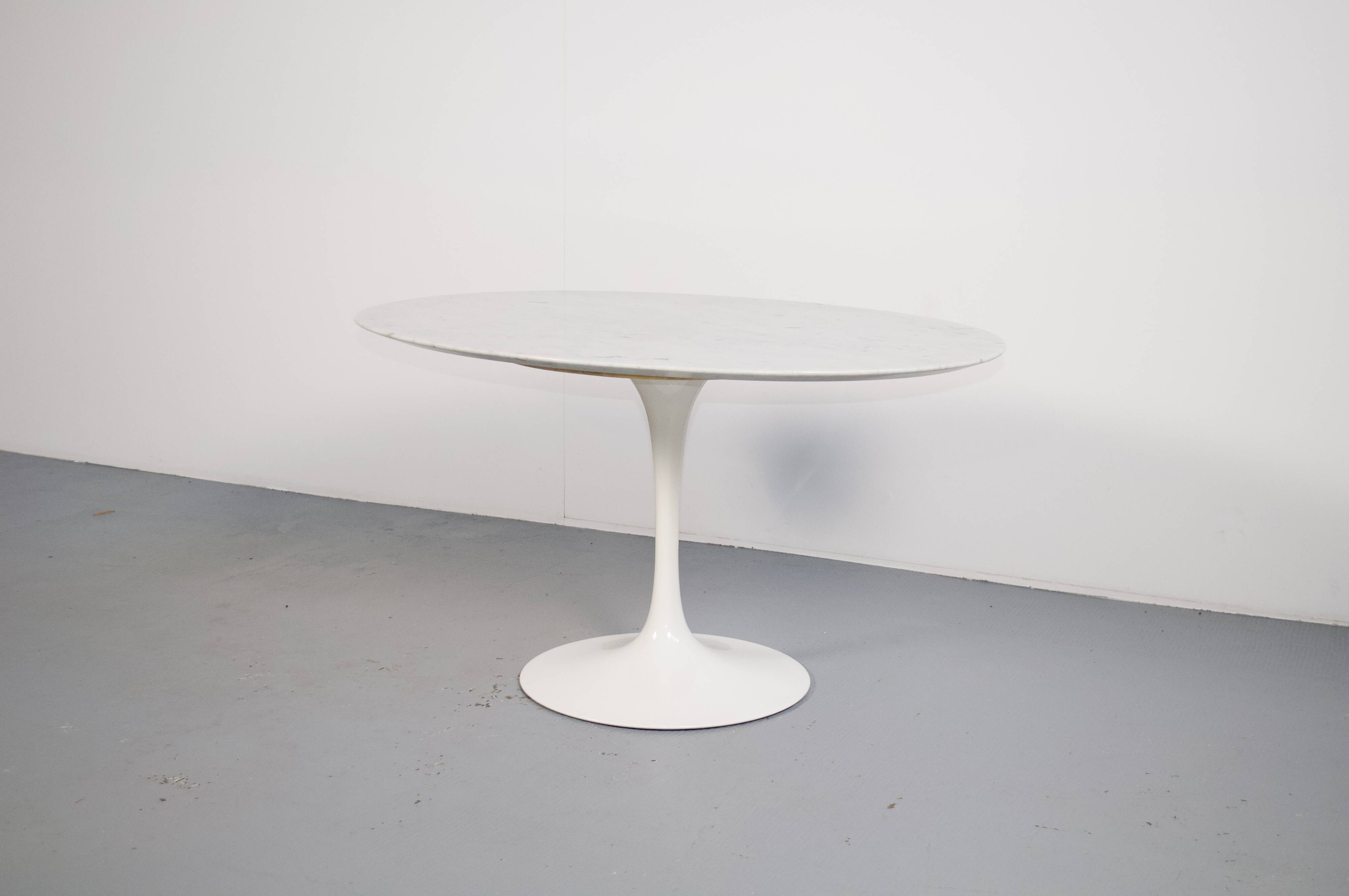 TABLE D'APPOINT MARBRE SAARINEN KNOLL INTERNATIONAL ÉDITEUR