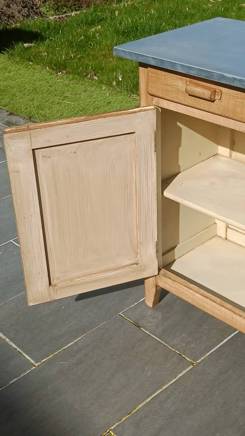 Patinated Parisian buffet – Zinc tray