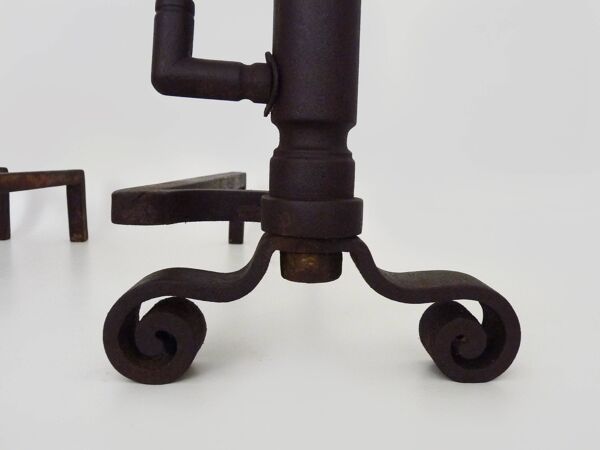 Grande paire de chenets de cheminée en fer forgé. France 19eme siècle.