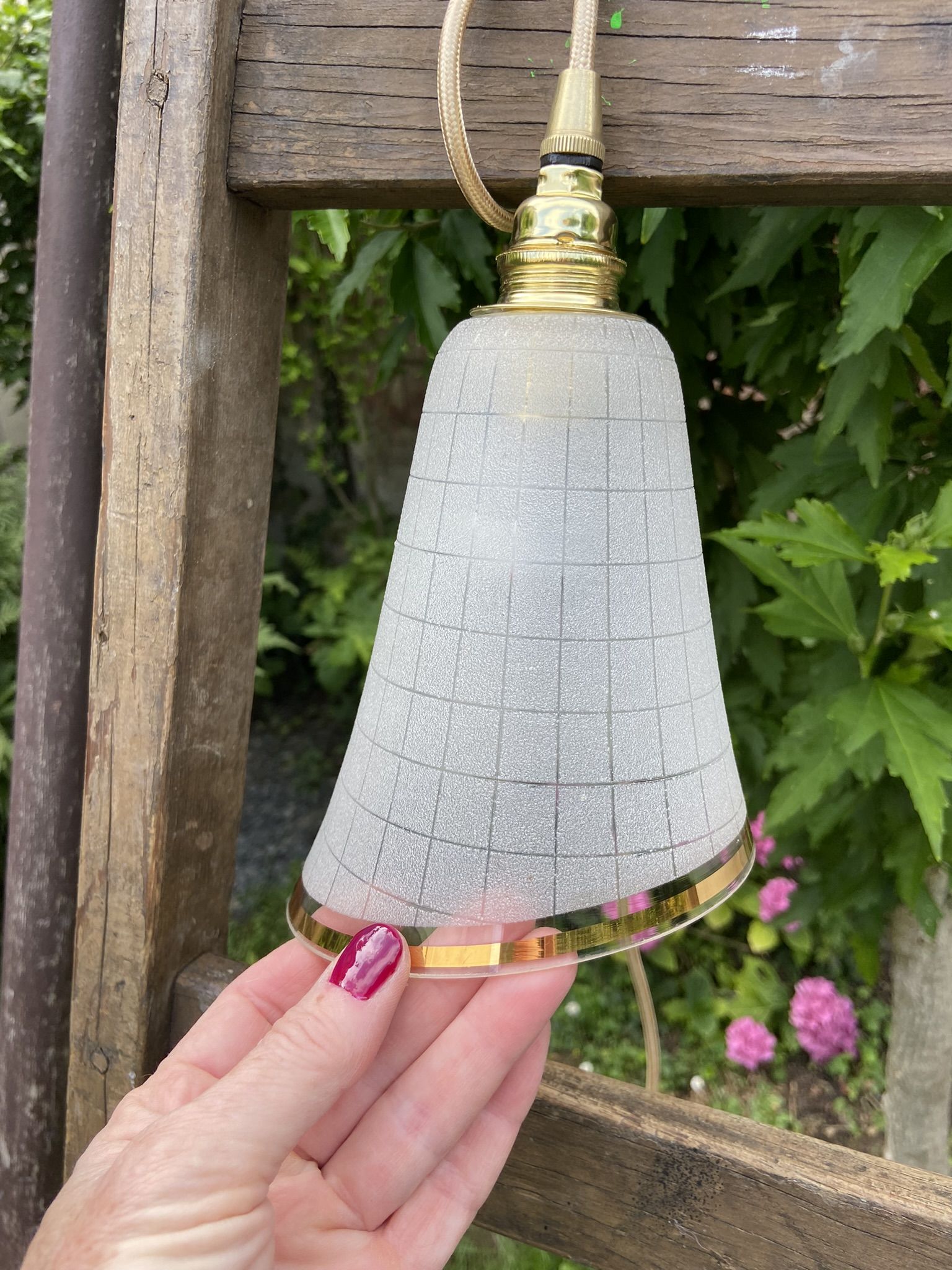 Vintage 1950s granite glass globe lamp