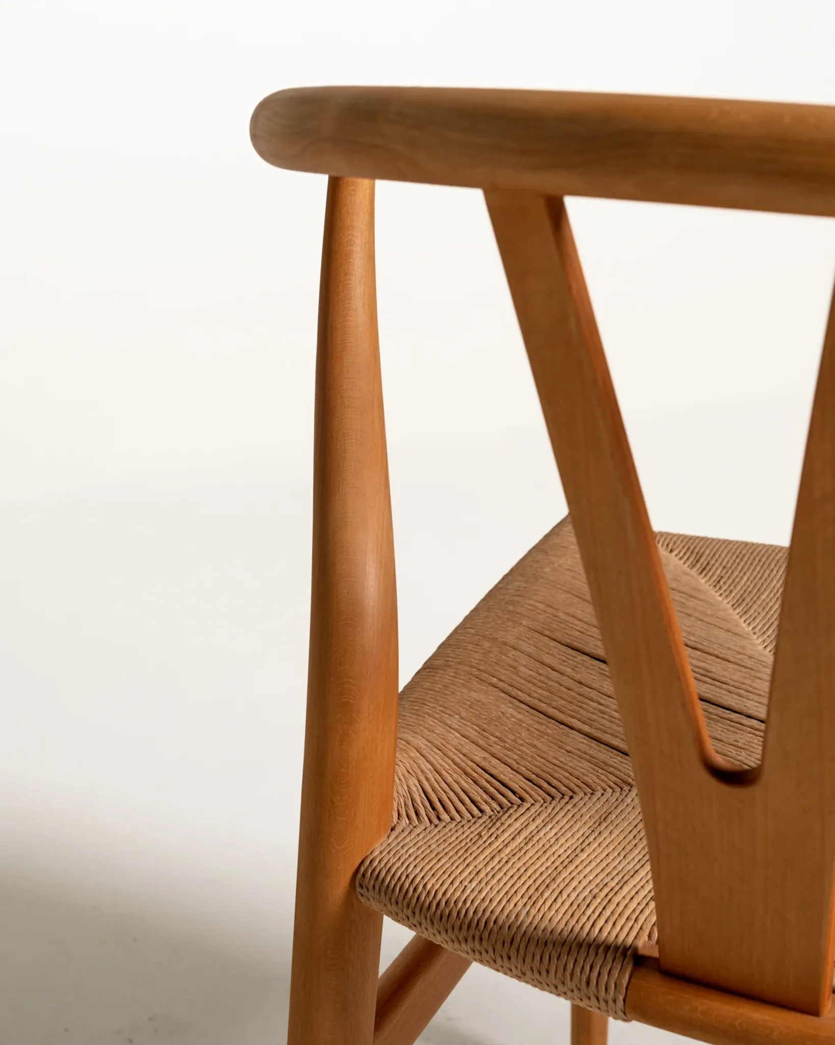 Ensemble de quatre chaises "Wishbone" CH24 de Hans J. Wegner, design de 1950.