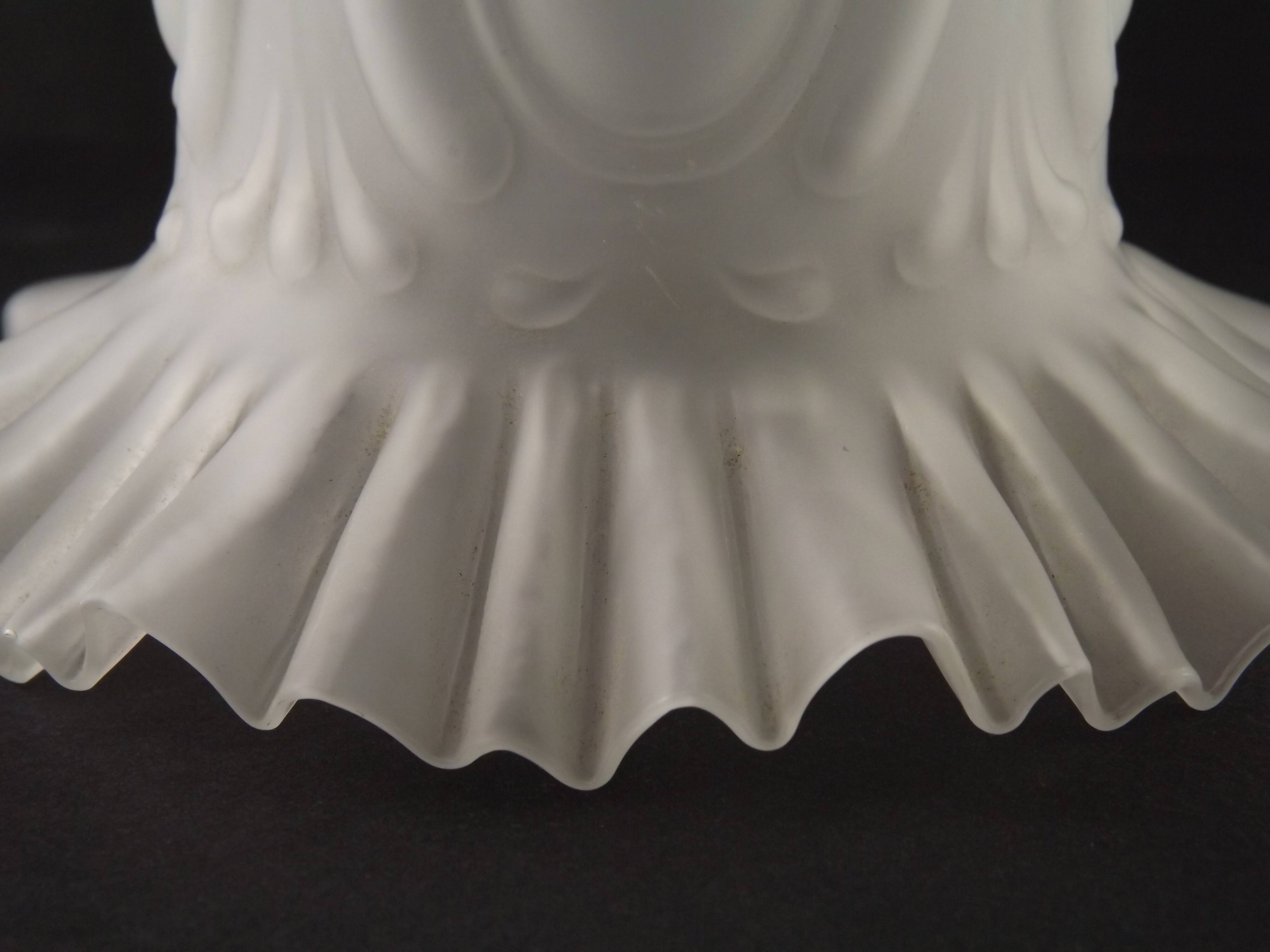 Abat-jour décoratif français vintage blanc opaque avec bordure à volants