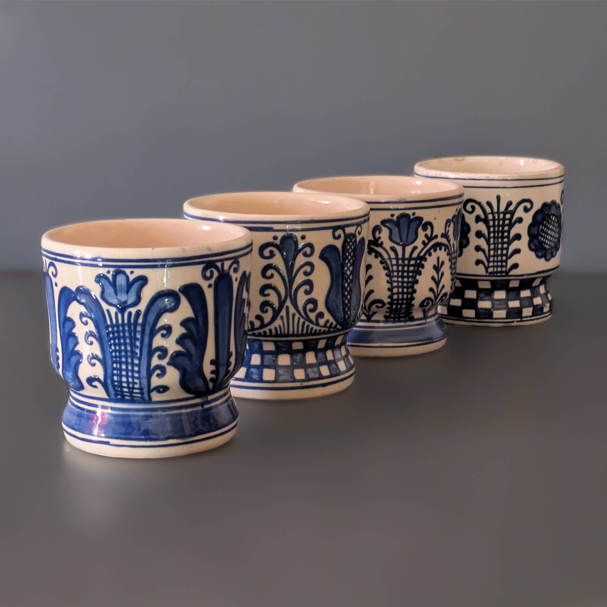 4 tasses artisanales vintage Korond en céramique bleue, signées