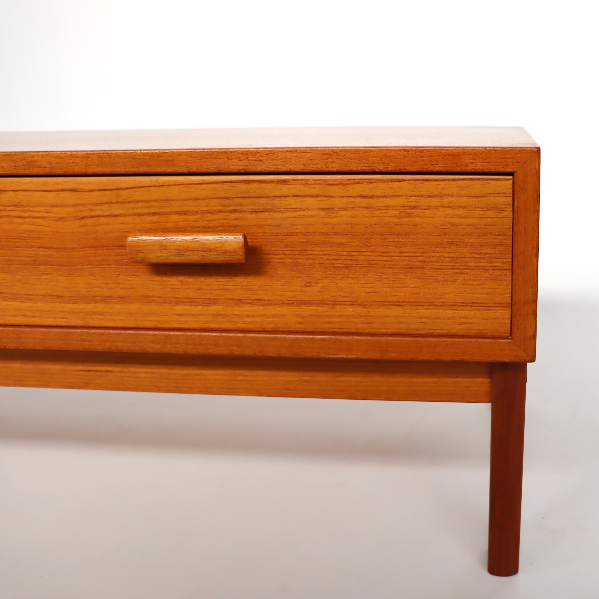 Commode basse scandinave