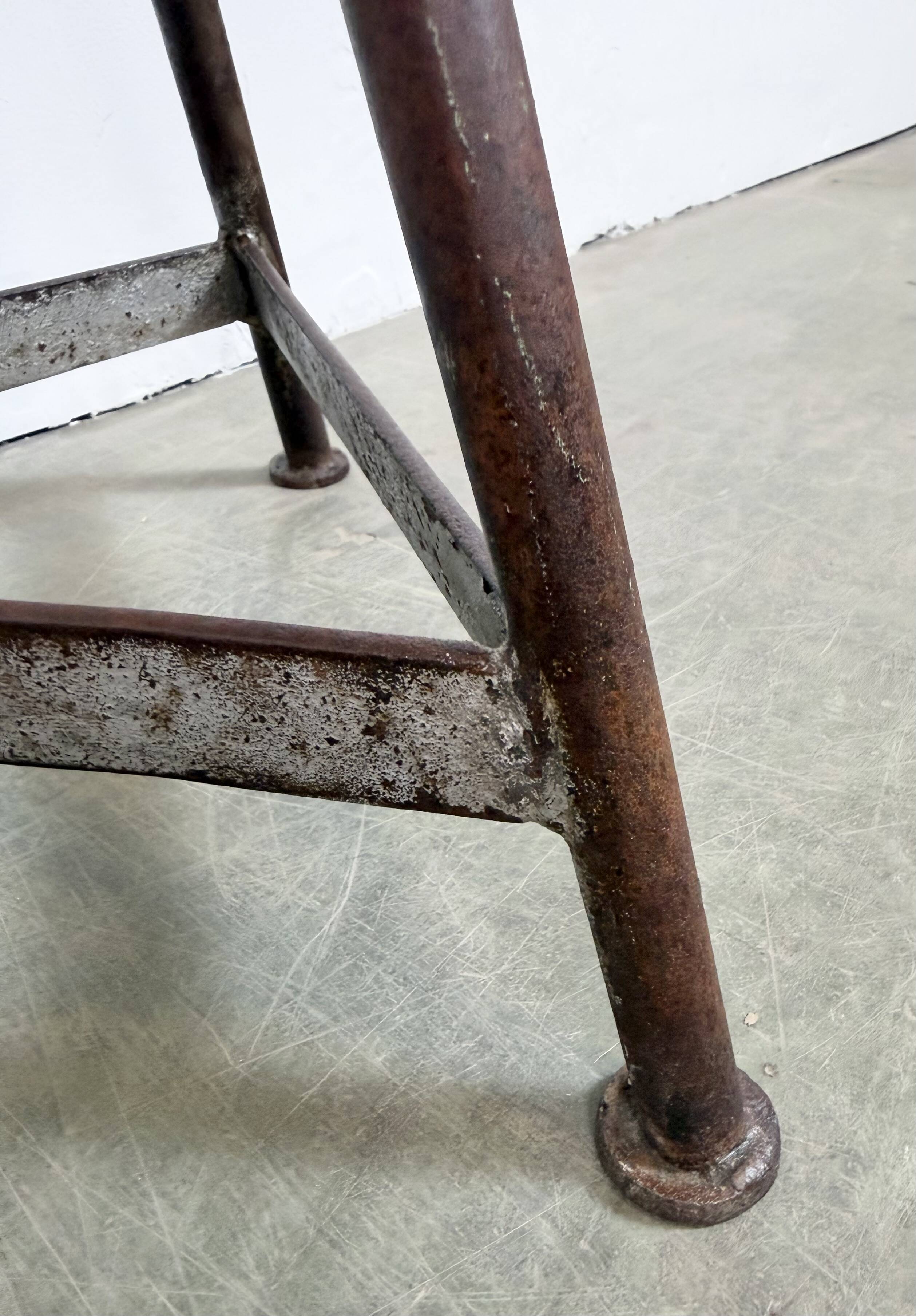 Tabouret d'atelier industriel gris, années 1960