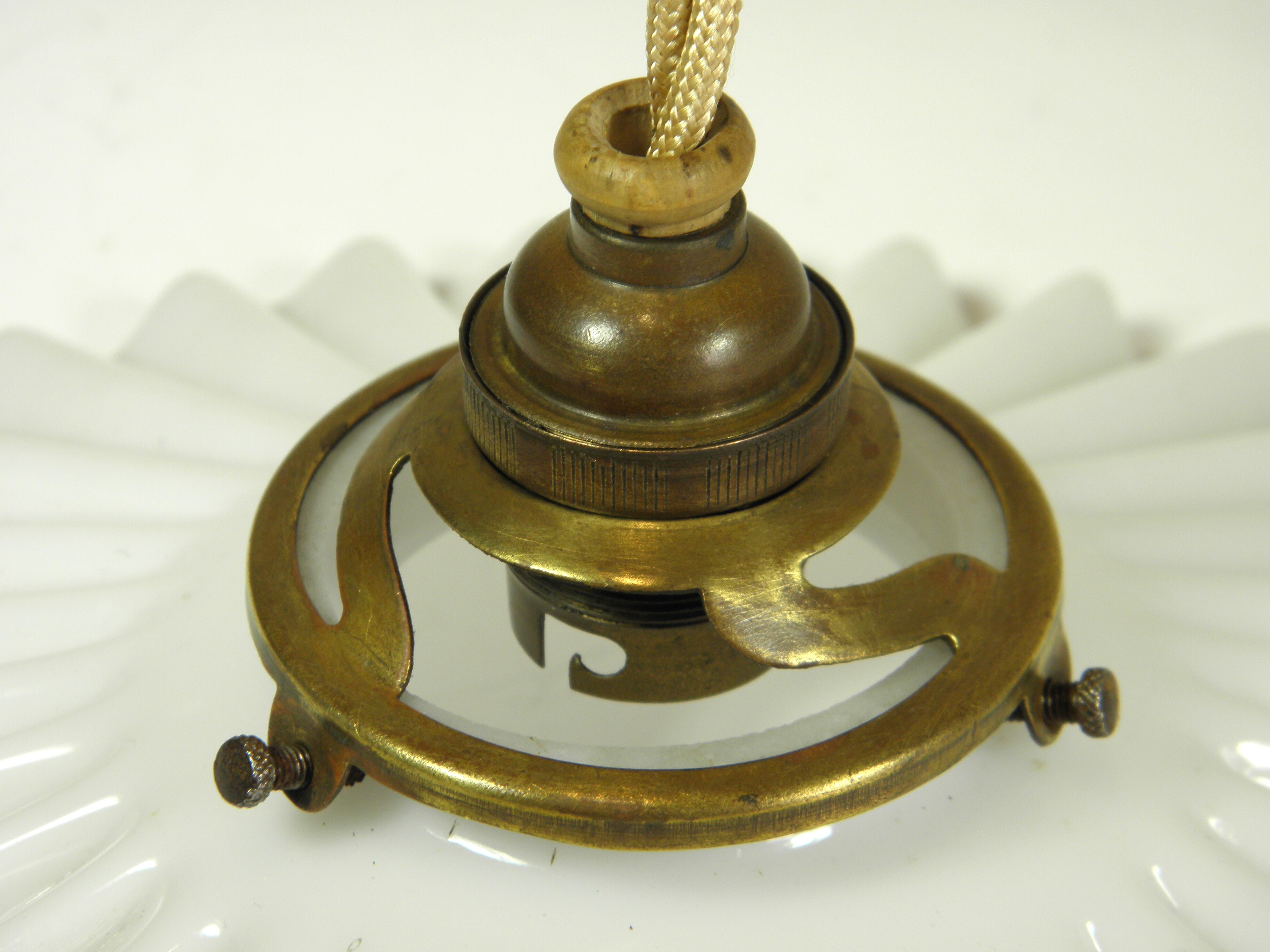 Suspension and rosette in opaline and porcelain