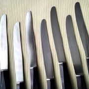 Box of 12 vintage table knives in stainless steel and brown bakelite