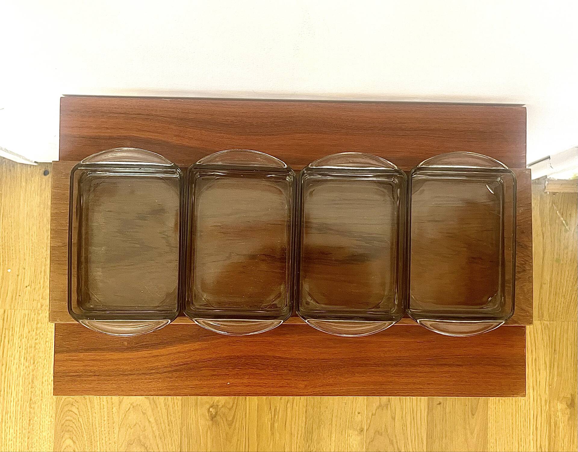 Vintage teak plateau attributed to Digsmed with four ramekins in glass.