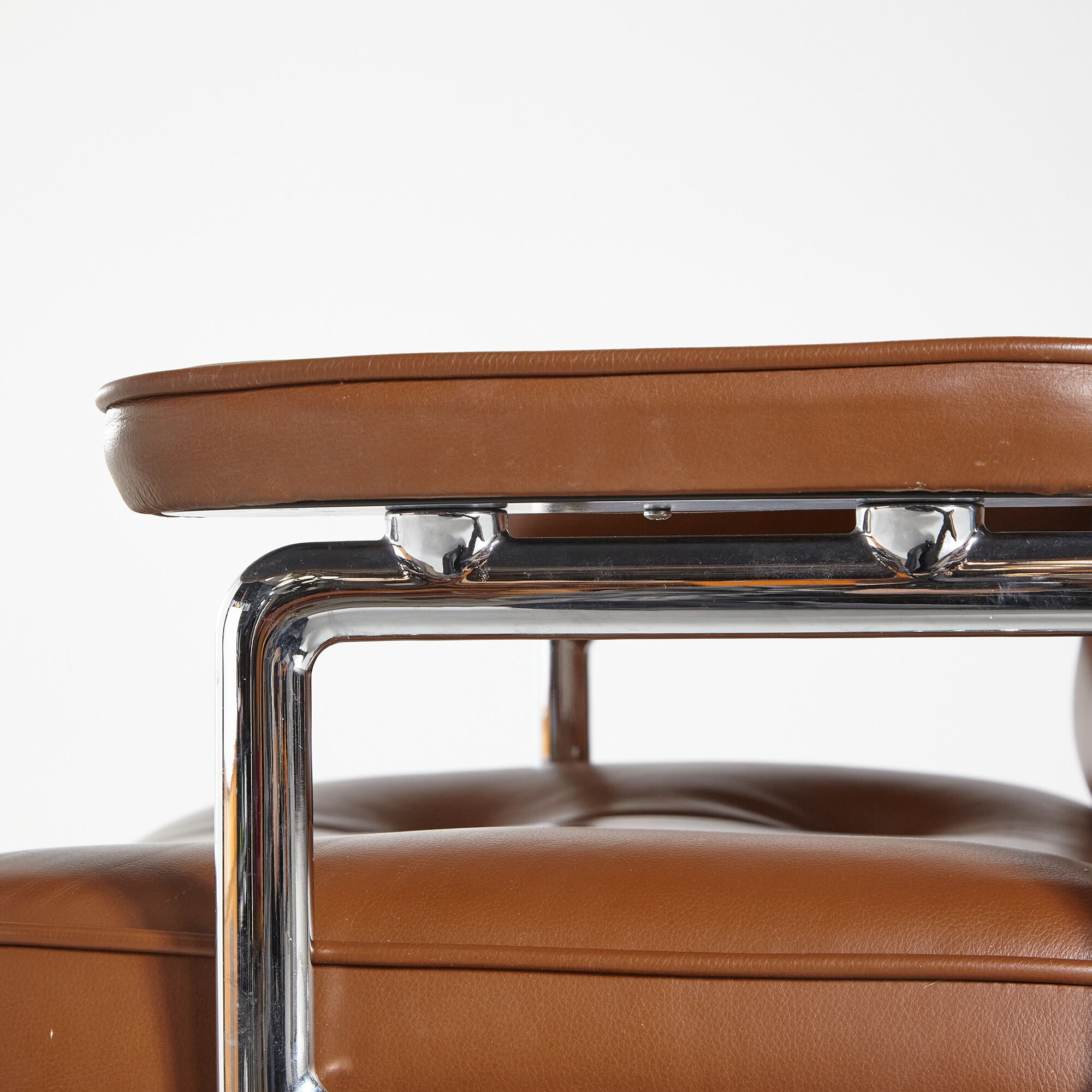 ES104 Lobby chair by Charles & Ray Eames for Vitra