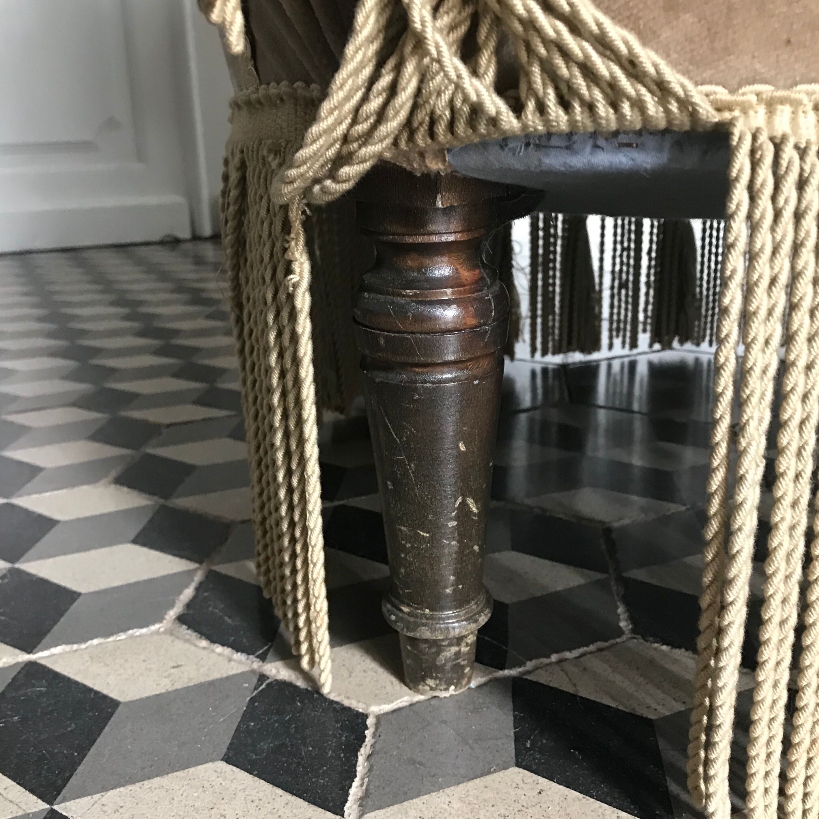 Fauteuil crapaud vert kaki capitonné