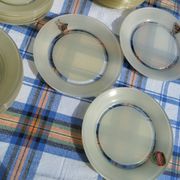 Service d’assiettes Duralex neuf 14 pièces avec étiquettes