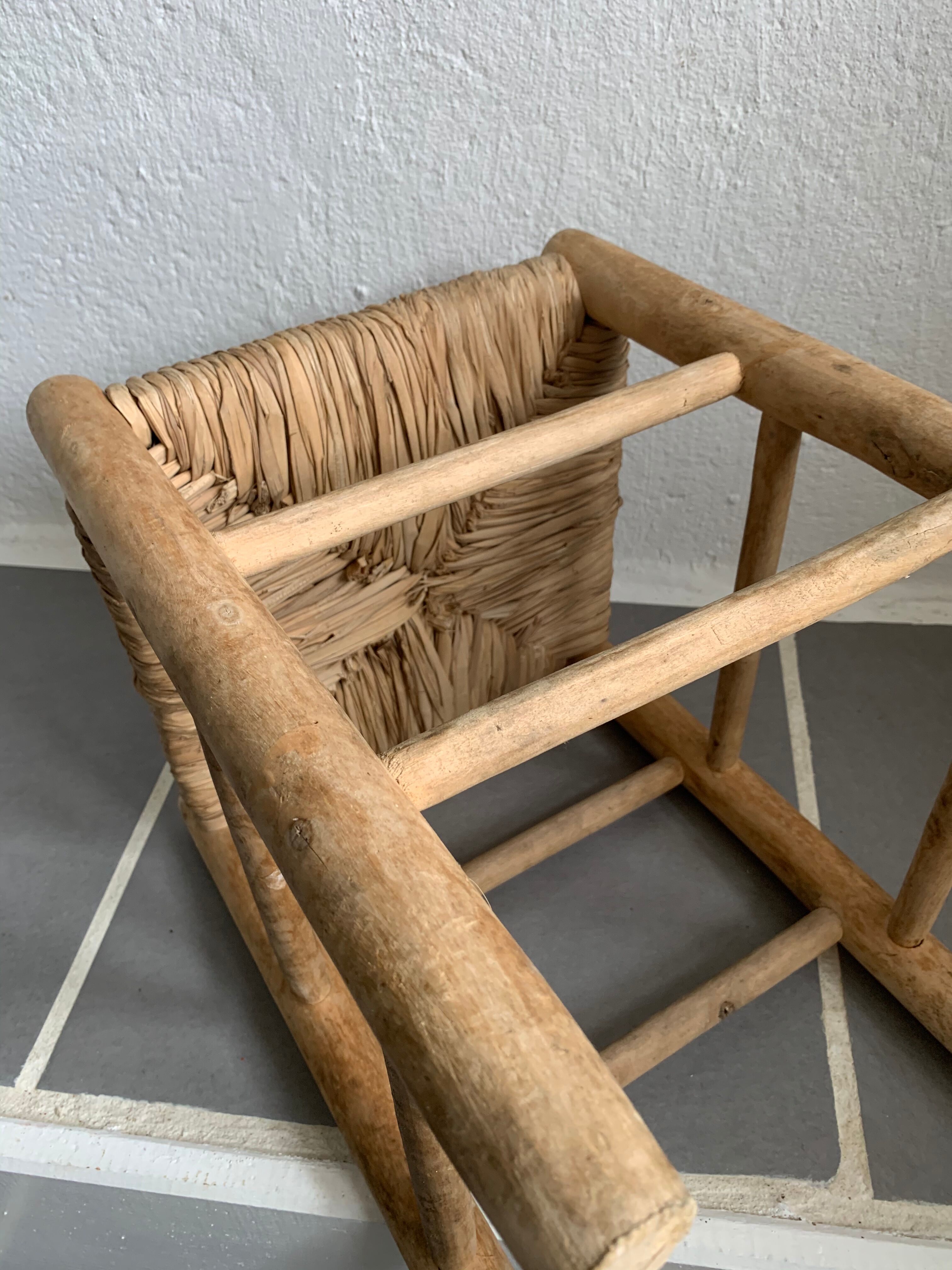 Old mulched farm tabouret