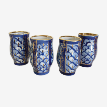 Série de 4 vases en porcelaine
