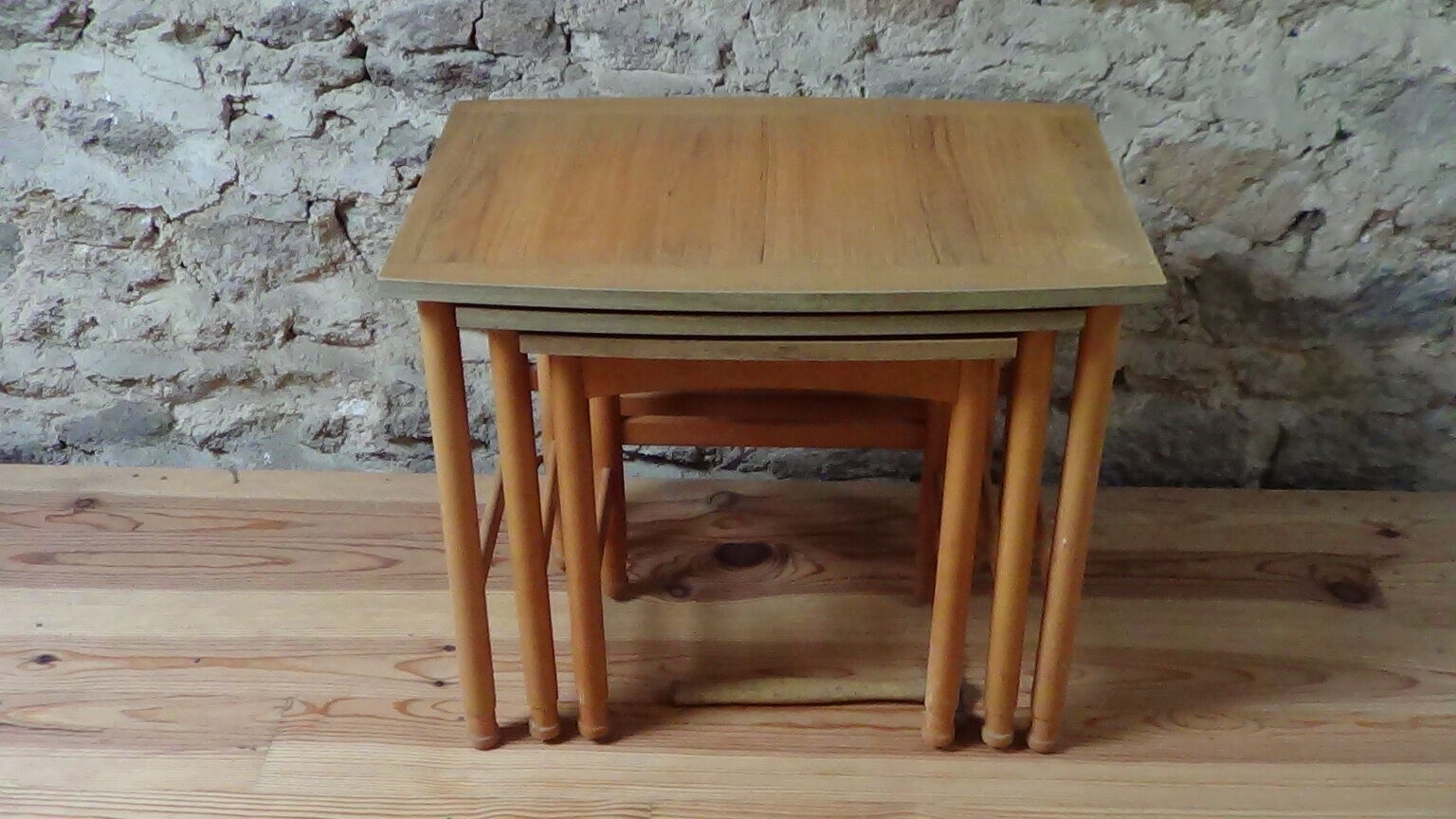 Schreiber nest of tables