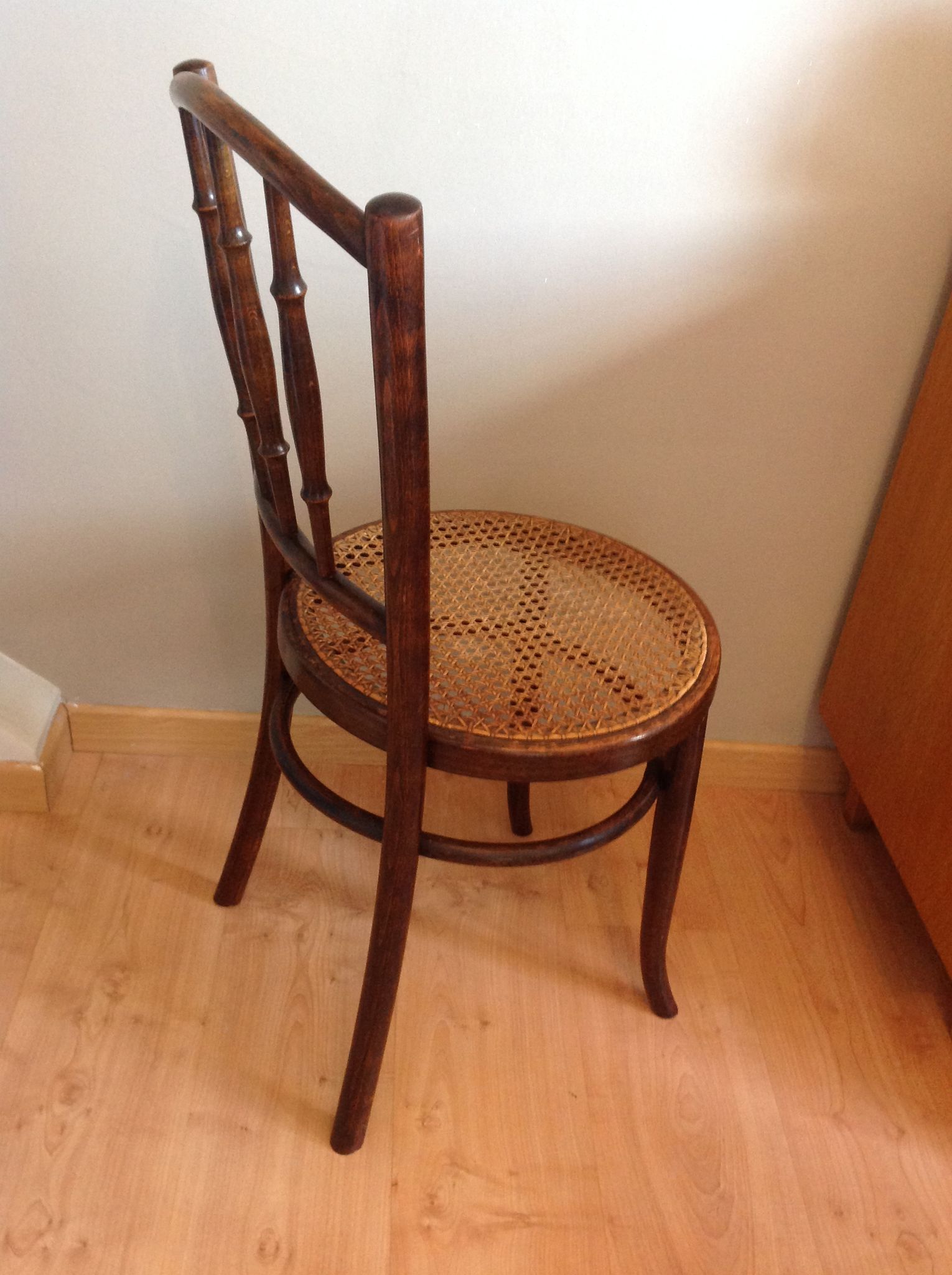 Chaise bistrot Fischel avec assise cannée vintage années 20/40