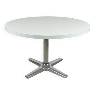 Vintage round 4-5- persons dining table by Pastoe, 1970s
