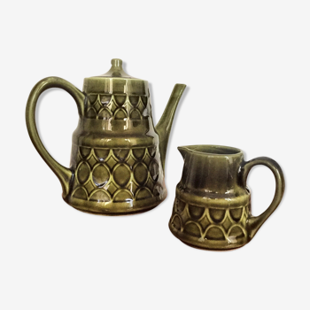 Teapot and milk pot