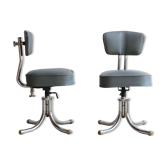Paire de chaises d'atelier des années 50 en acier chromé et simili cuir