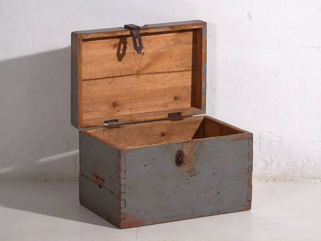 Small antique chest with grey patina (c.1920) #12