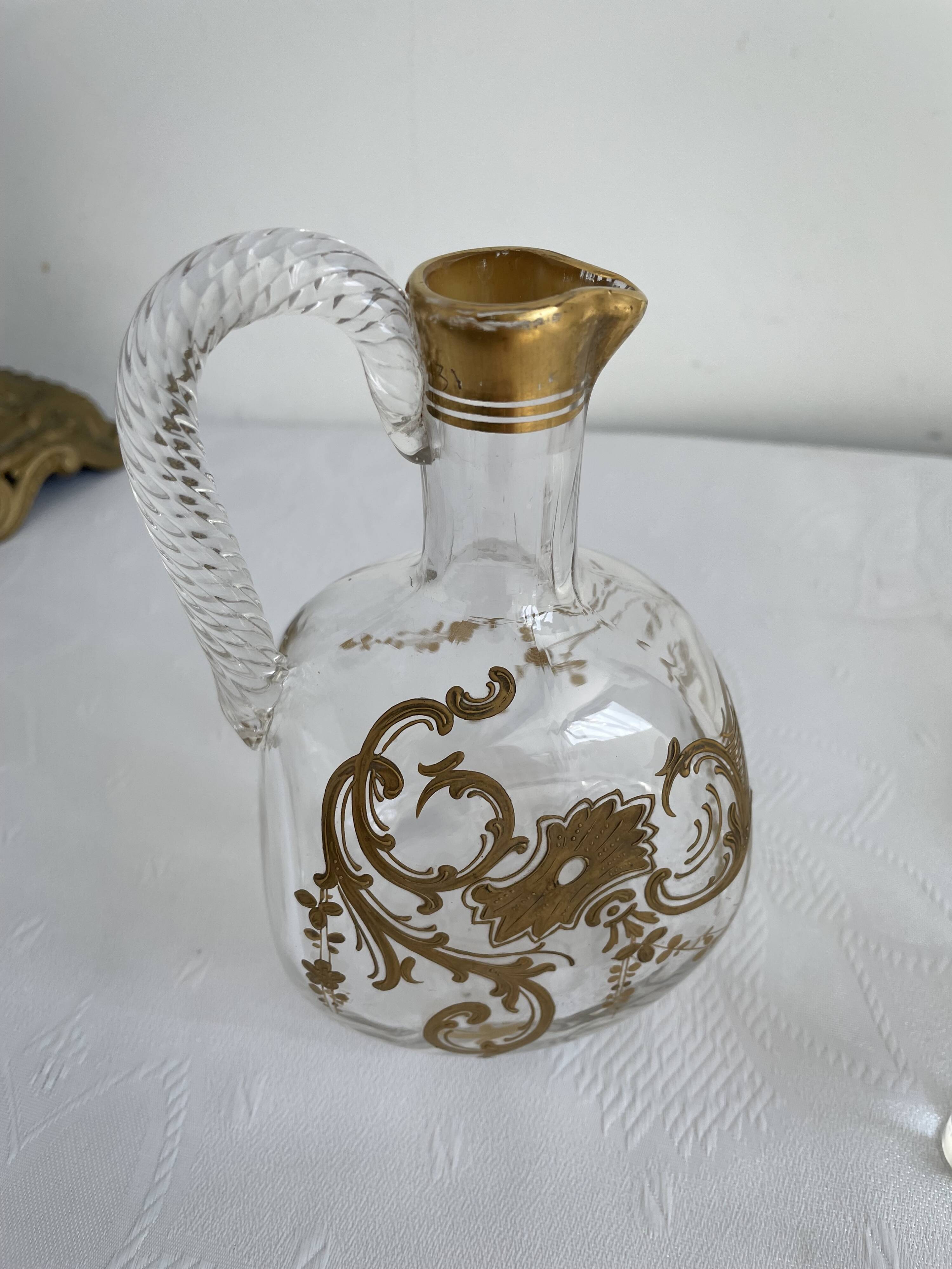 Paire de carafes Cristallerie Baccarat cristal blanc peint à l'or fin, Art Nouveau, 1900