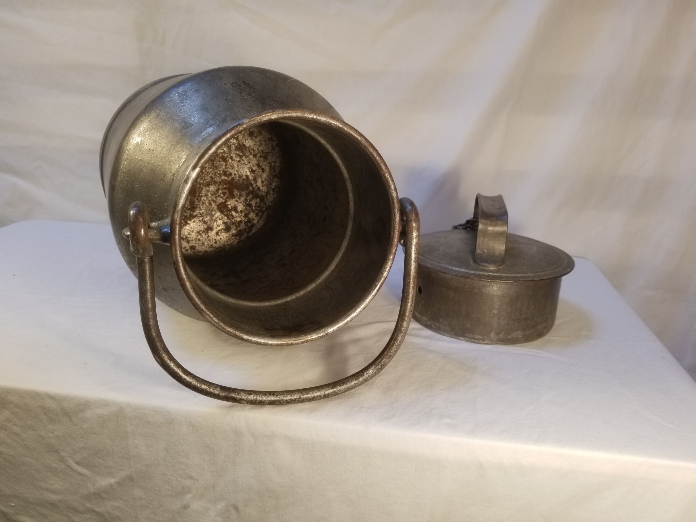 Authentic 10l old metal milk pot