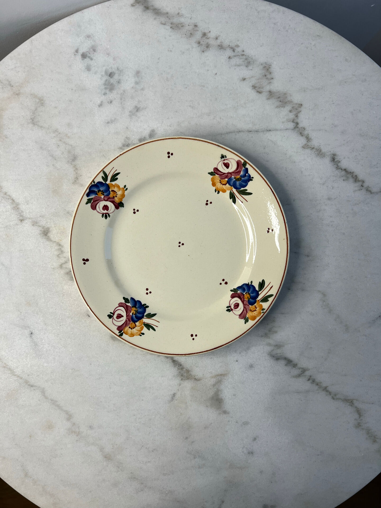 Assiette en faïence peinte à la main 22cm