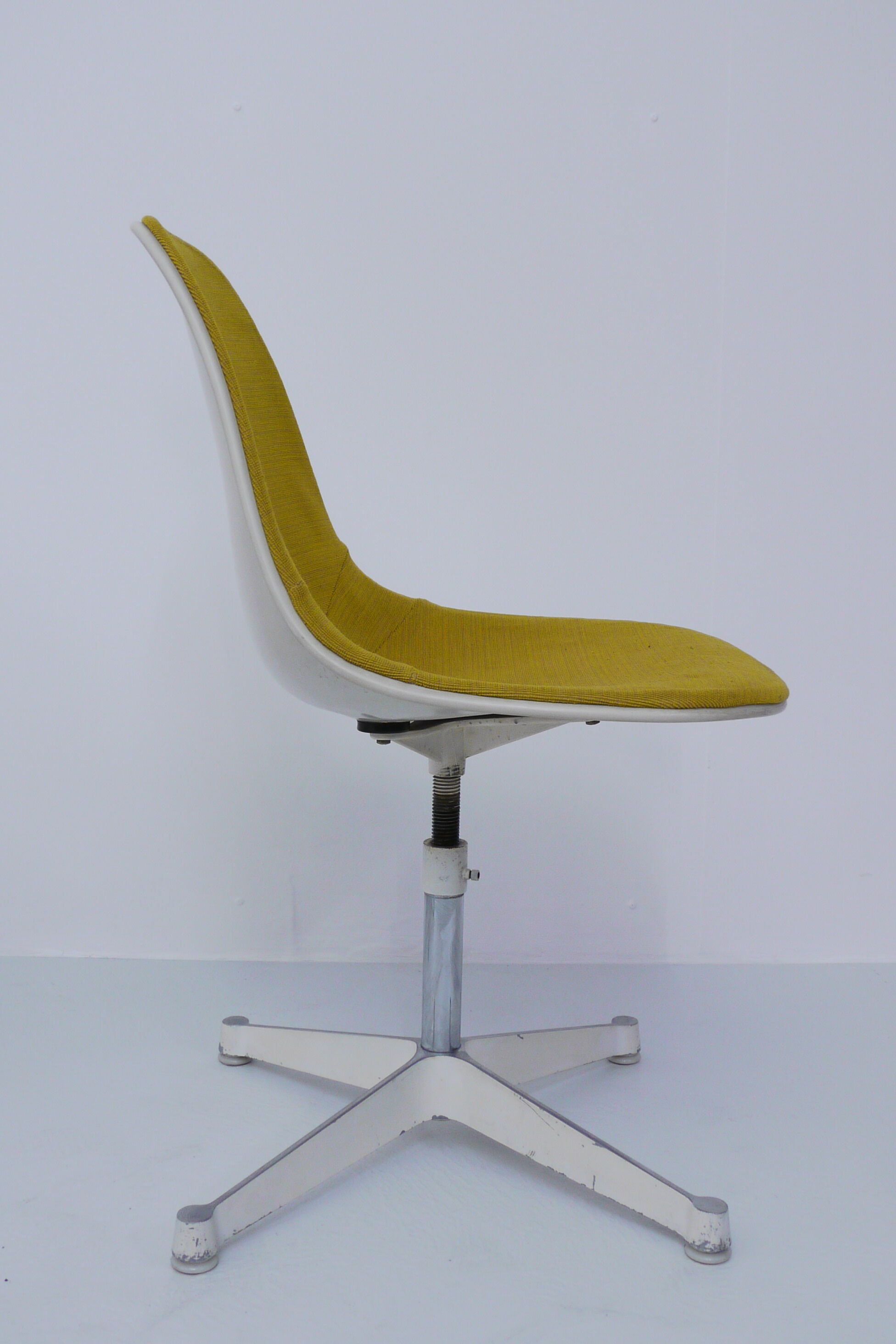 Dining set by Charles et Ray Eames for Herman Miller, 1970