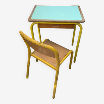 School desk with chair