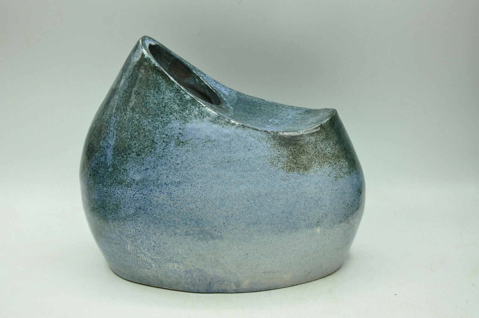 Vase piece of form in reeds